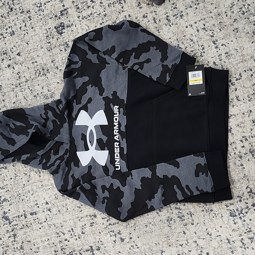 Boys UA hoodie size medium